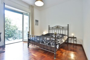 1 bedroom, iron/ironing board, WiFi, bed sheets - GuestHost - Bright apartment with balcony ideal for up to 4 people, equipped with every comfort to ensure a relaxing stay. Located just 200 meters from the sea, it is located in the eastern area of ​​Salerno, in a quiet but well-served neighborhood,  (Salerno)