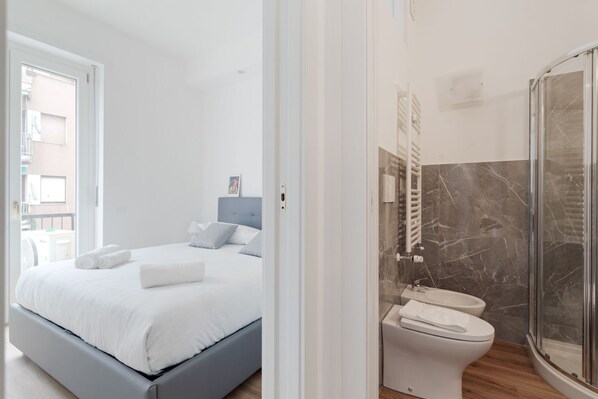 1 habitación, tabla de planchar con plancha, wifi y ropa de cama 