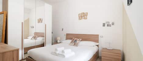 1 bedroom, iron/ironing board, bed sheets