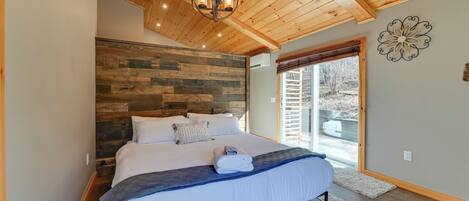 6 bedrooms, travel crib, internet, bed sheets