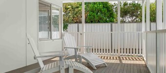 The Salty Deck – Pet friendly & 200m to beach