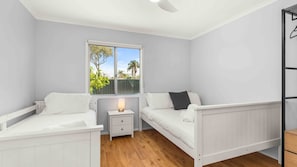 3 bedrooms, desk, iron/ironing board, free WiFi
