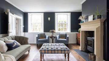 TV, fireplace, books, offices