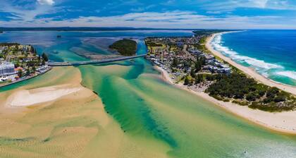 Comfortable House in Heart of The Entrance&Parking