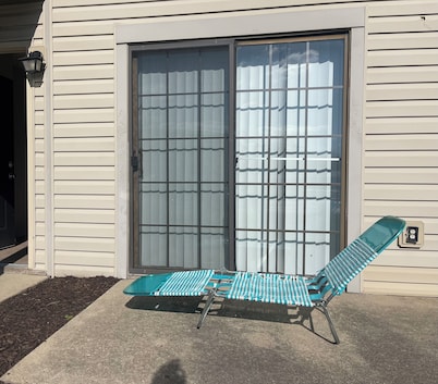 Chic 1-bedroom apartment with fitness room and AC in fabulous Indianapolis