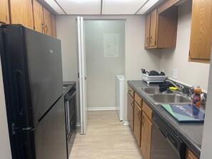 Fridge, microwave, oven, stovetop - Chic 1-bedroom apartment with fitness room and AC in fabulous Indianapolis (Indianapolis)