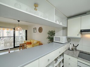 Réfrigérateur, micro-ondes, four, lave-vaisselle