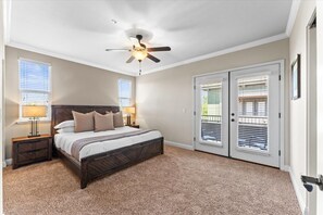 1 Schlafzimmer, Schreibtisch, Bügeleisen/Bügelbrett, Reisekinderbett