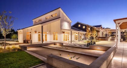 Stylish 1BR | Pool, Gym, Fast Wi-Fi & Free Parking