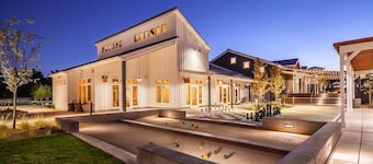 Stylish 1BR | Pool, Gym, Fast Wi-Fi & Free Parking