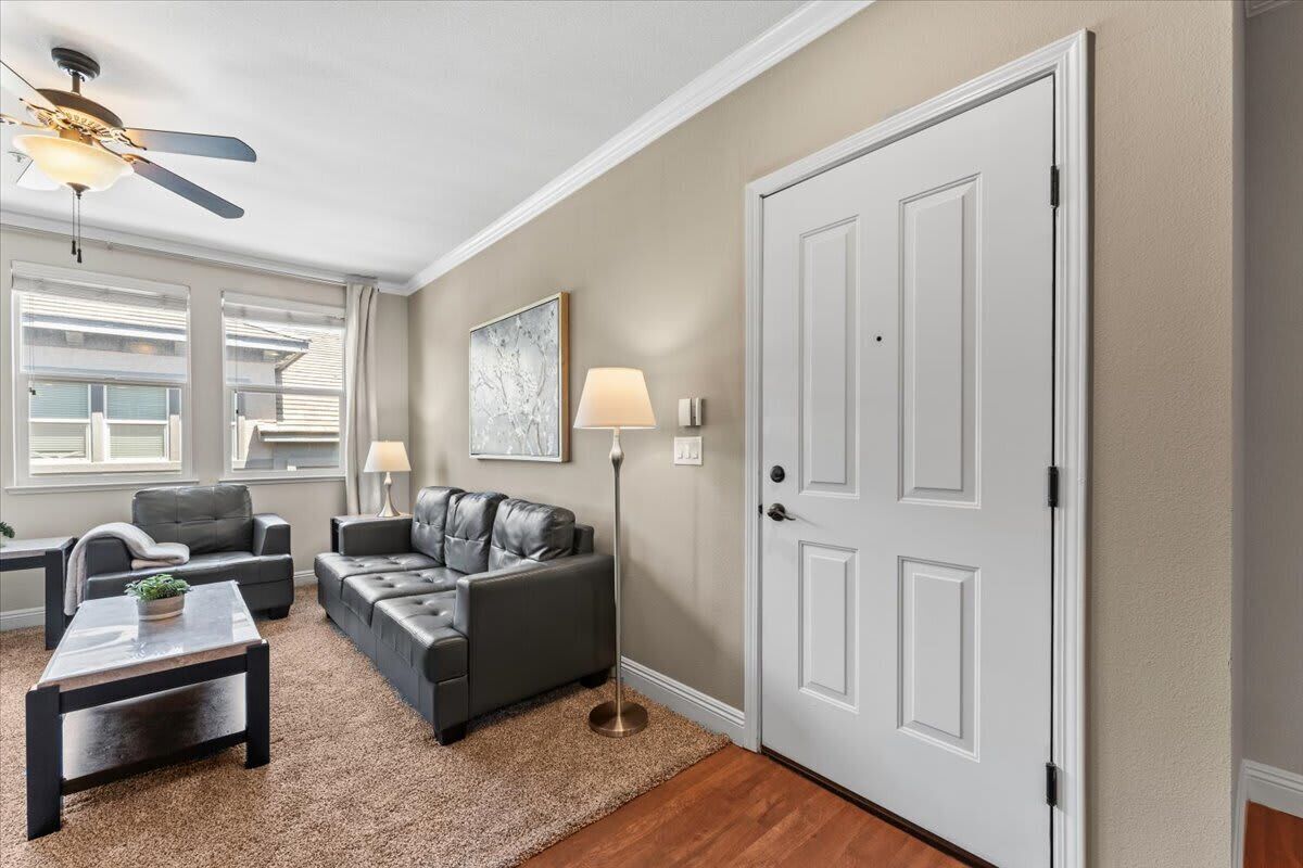 TV, fireplace, offices
