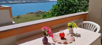 Metajna House With Pool And Sea View