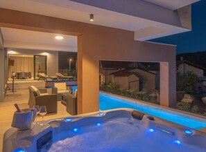 빌라 (Four Bedroom Villa Šimun Zaton with ) | 야외 스파 욕조