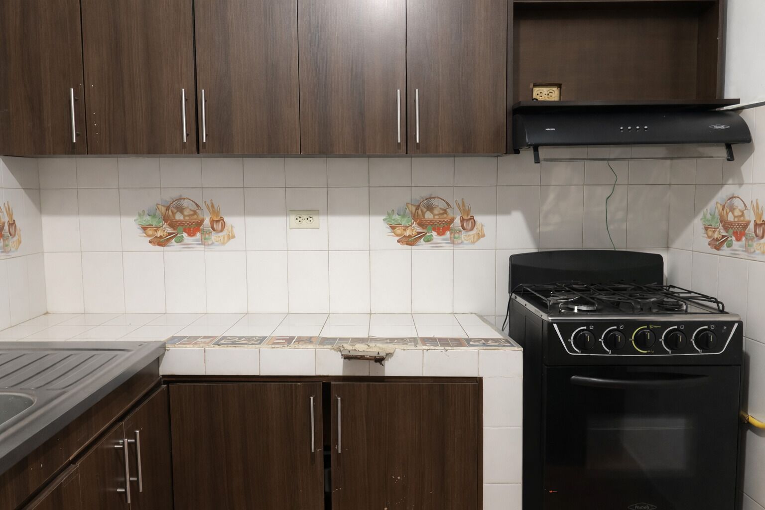 Fridge, stovetop, electric kettle, cookware/dishes/utensils