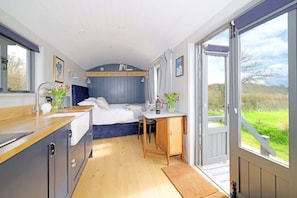 4 bedrooms, WiFi, bed sheets