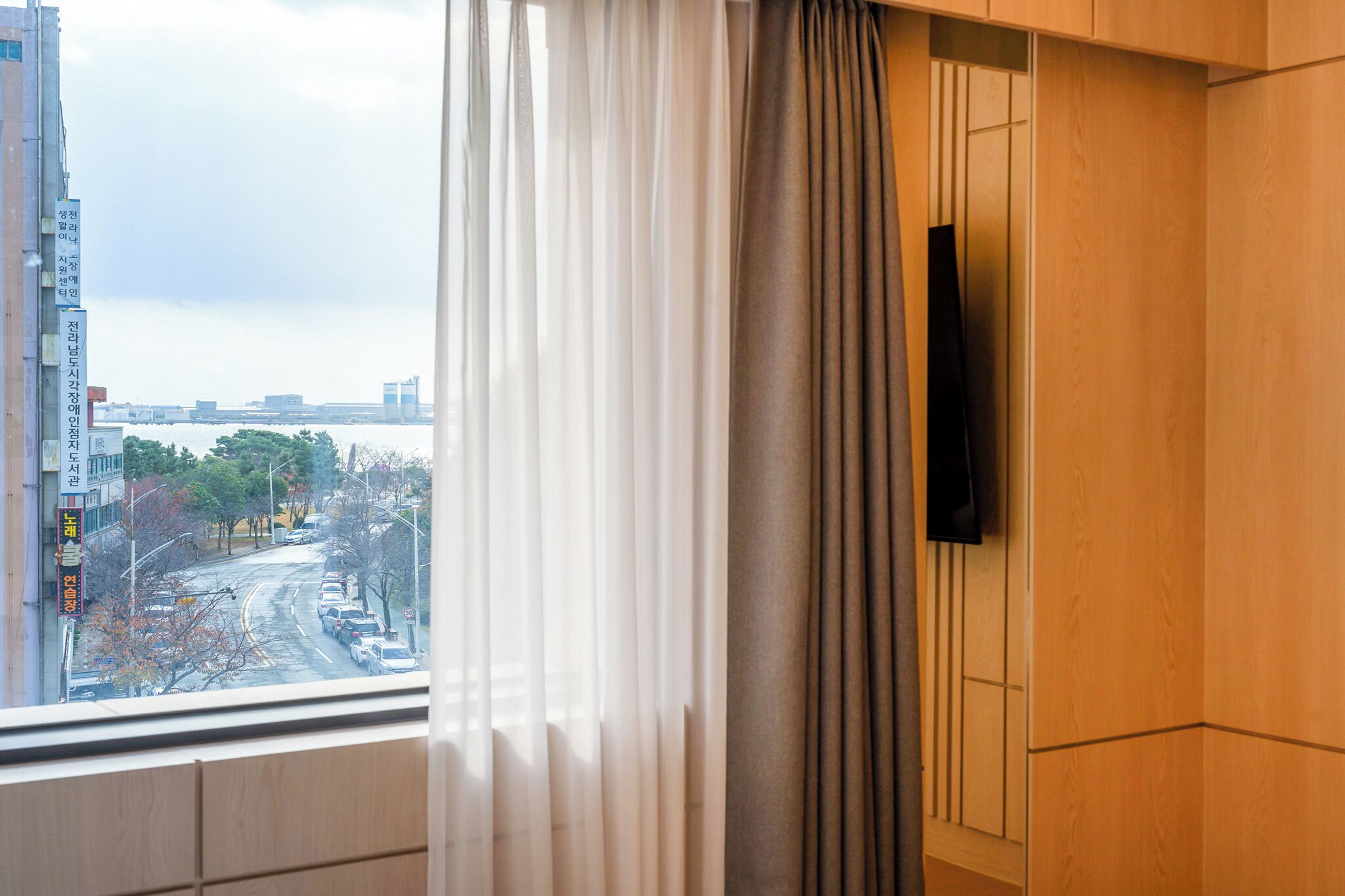 Deluxe View | Free WiFi