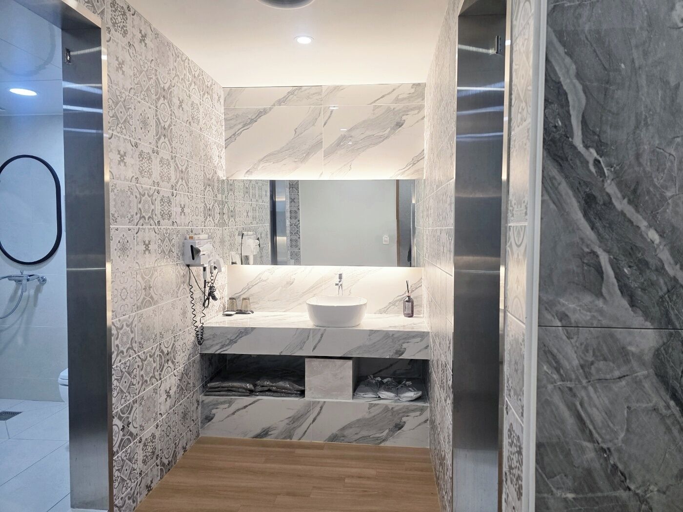 Family A (B1 Floor) | Bathroom | Free toiletries, hair dryer, slippers, towels