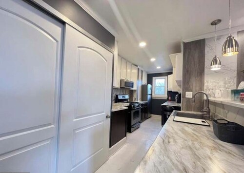 Spacious DC Getaway • Modern Comfort • Walk-In Shower • Near Metro