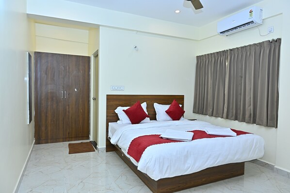 Deluxe Double Room | Soundproofing, free WiFi - Panvith Suits (Bengaluru)