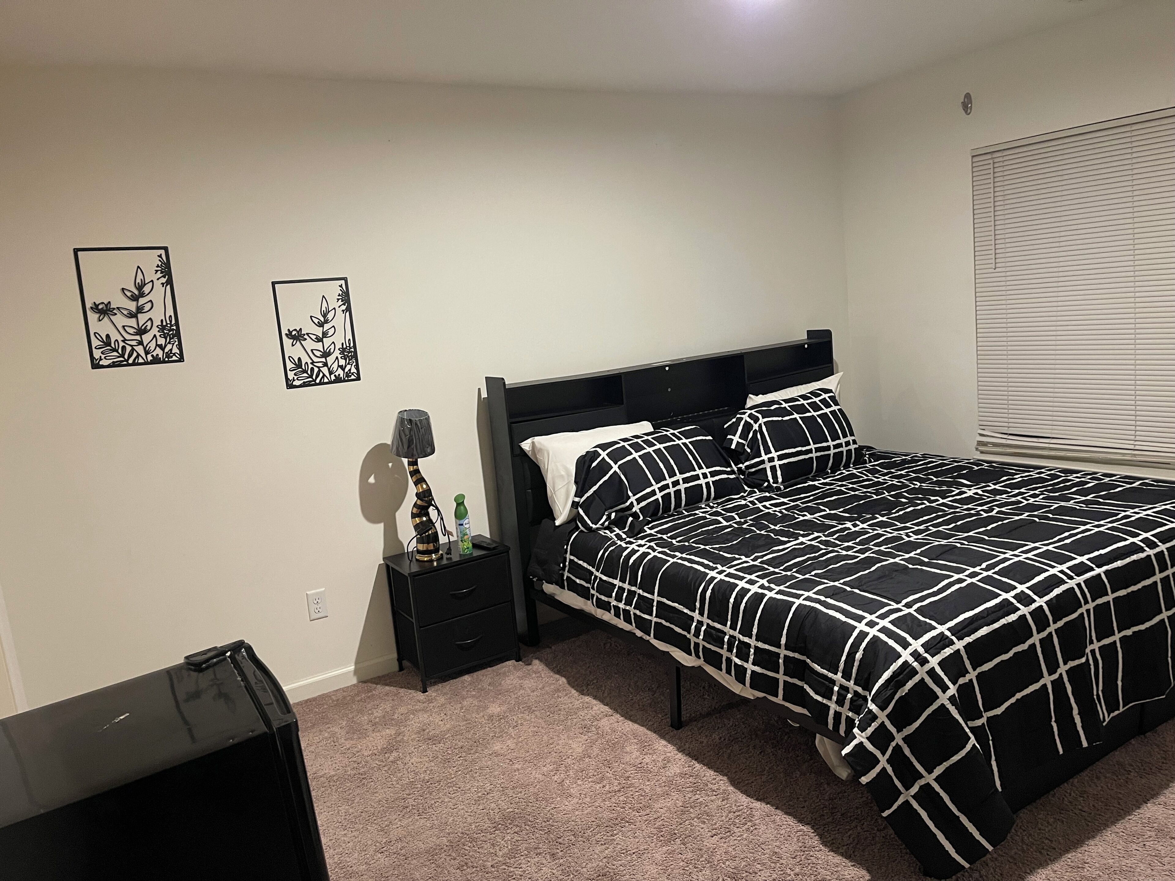 2 bedrooms, iron/ironing board, WiFi