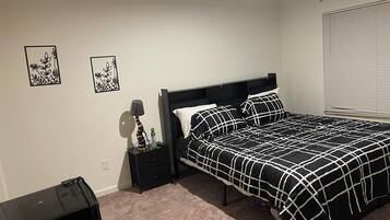 2 bedrooms, iron/ironing board, WiFi