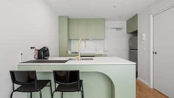 Køleskab, mikrobølgeovn, ovn, kogeplade