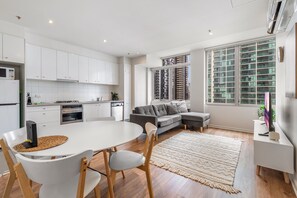 Enjoy a contemporary space with an oven, microwave, and dining area.