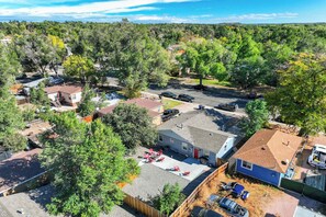 Exterior - Bonny Beaut! Basement Suite w Hot Tub & Fire Pit! (Colorado Springs)