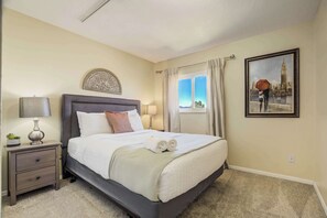 6 bedrooms, desk, iron/ironing board, travel cot