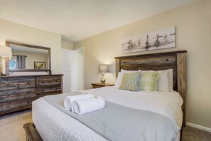 6 bedrooms, desk, iron/ironing board, travel crib - Iron View! Retreat w/ Hot Tub & Mountain Views (Colorado Springs)