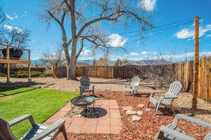 Terrace/patio - Iron View! Retreat w/ Hot Tub & Mountain Views (Colorado Springs)