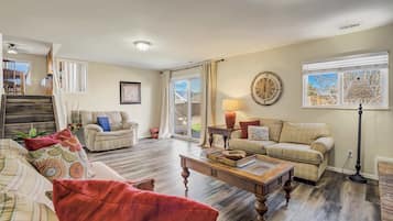 TV, fireplace, offices