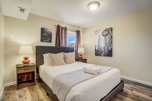 6 habitaciones, escritorio y tabla de planchar con plancha