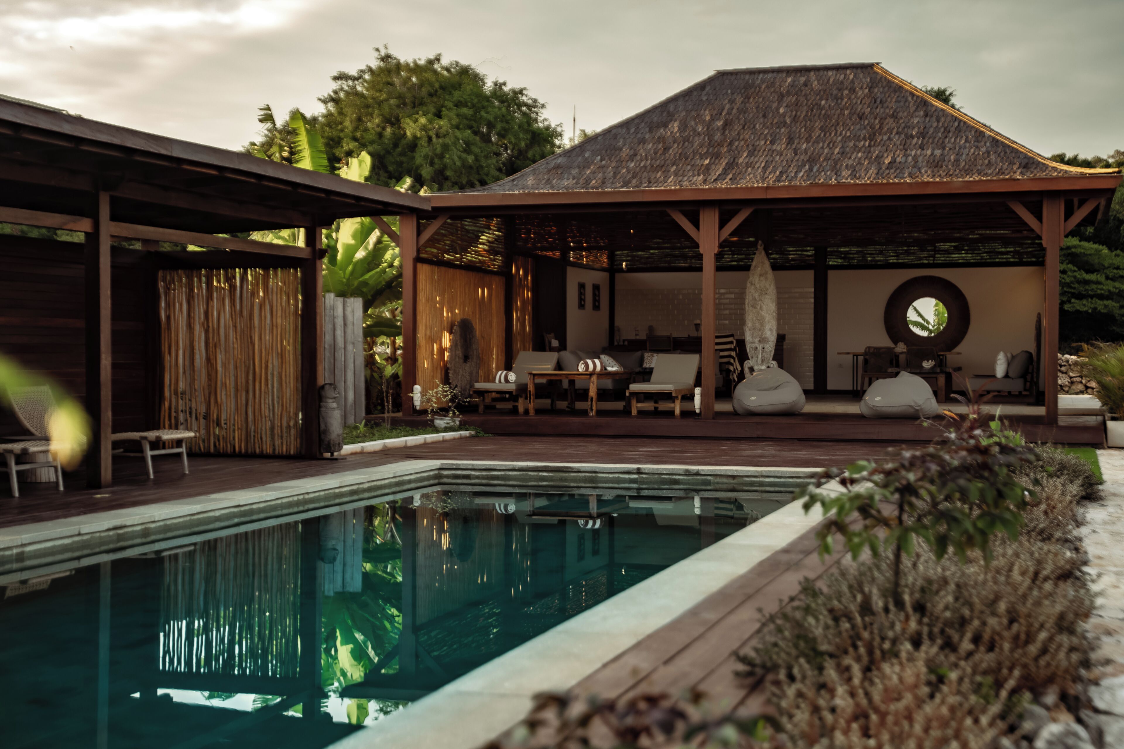 Deluxe-Bungalow, Poolzugang, Meerblick | Terrasse/Patio