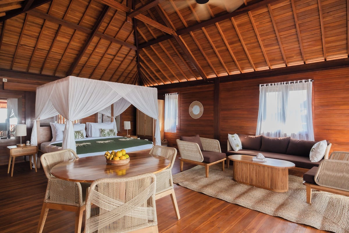 Deluxe villa, uitzicht op oceaan | 1 slaapkamer, een kluis op de kamer, verduisterende gordijnen