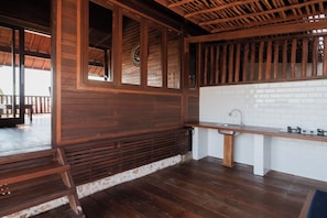 Family Bungalow, 2 Bedrooms, Ocean View | Private kitchen
