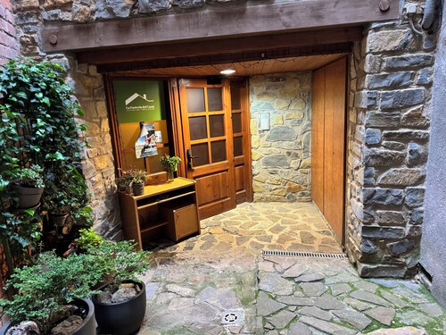 La fusteria del casat rural apartment EL BOSC, calm, nature with chimney