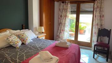 4 slaapkamers, een strijkplank/strijkijzer, gratis wifi, beddengoed