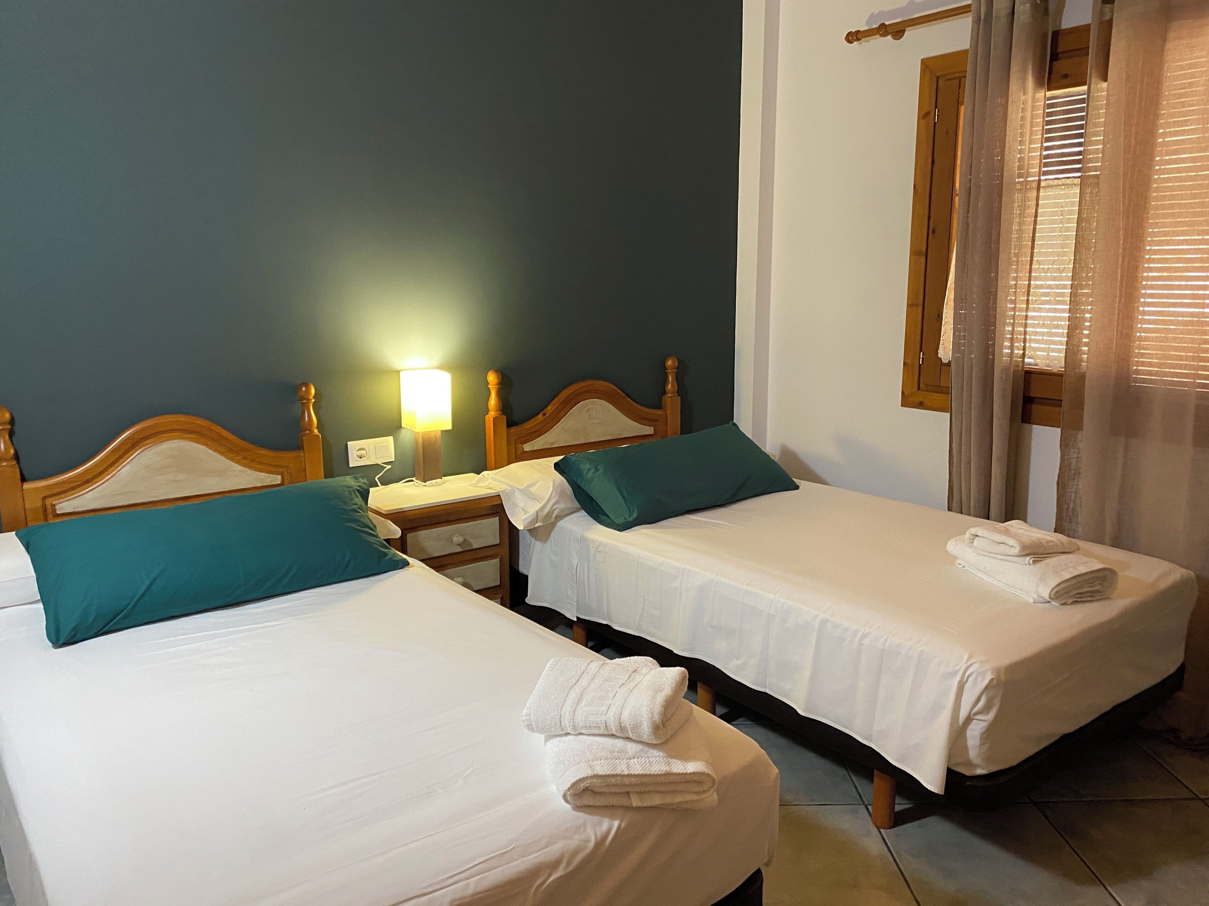 4 chambres, fer et planche à repasser, Wi-Fi gratuit, draps fournis