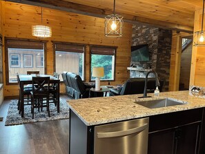 Interior - Beautiful pet friendly cabin; 2 king, 1 queen, 3 decks, hot tub, arcade, wifi (Sevierville)