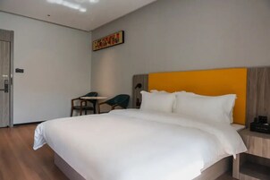 Basic Double Room | Desk, laptop workspace, free WiFi