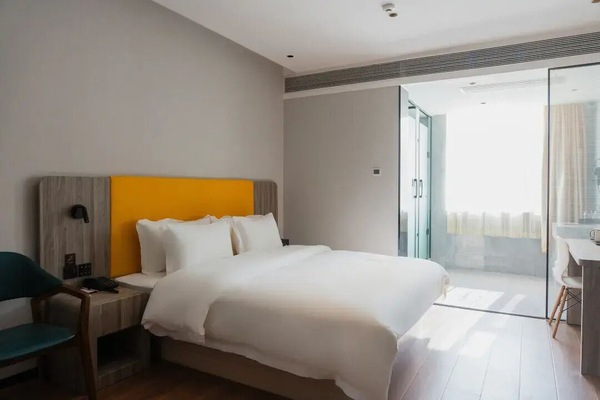 Basic Double Room | Desk, laptop workspace, WiFi (free)