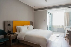 Basic Double Room | Desk, laptop workspace, free WiFi