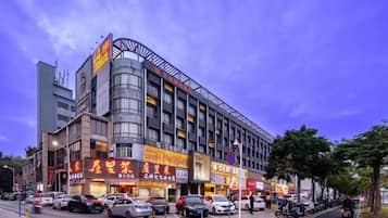 舒适双人房, 城市景观 | 办公桌、笔记本电脑工作区、熨斗/熨板、免费 WiFi