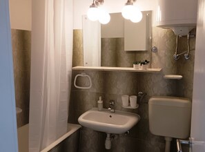 Apartment (Two Bedroom Apartment (Ana)) | Bathroom | Shower, towels - Charming Apartments Vanja With Style (Selca)