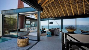 Living area - Silver Bay Villa - A Contemporary Beach House on the Cape West Coast (Saint Helena Bay)