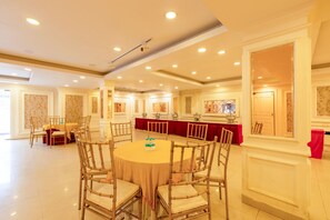 Family dining - Hotel the classic inn noida sec 70 (Noida)