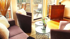 A modern living room with a sofa, armchair, and a small round table with a vase. - Happy Ocean - ground floor apartment: vacation with family & dog, 2 min. to the beach. (Pobierowo)