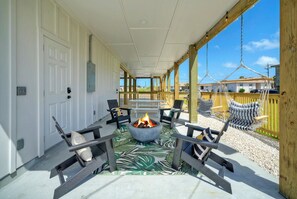 Terrace/patio - Sleeps 24 | 2 Homes, Walk to the Beach, Private Pools, Fire Pit, Modern Design (Port Aransas)