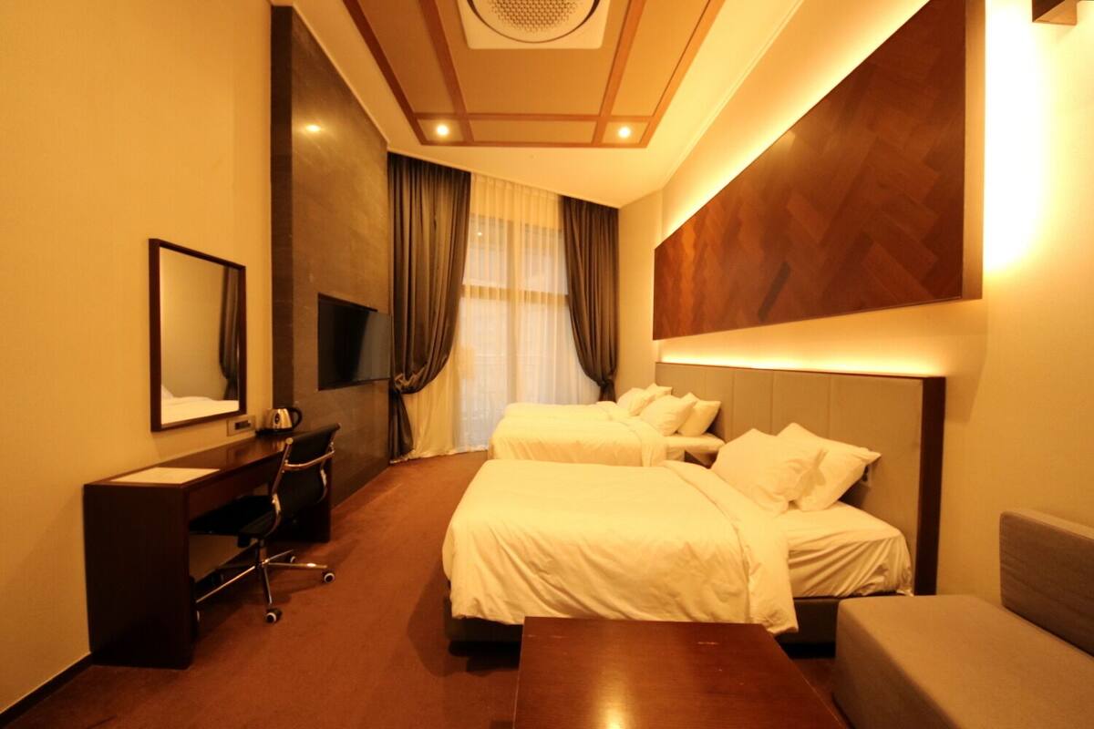 Deluxe Triple Room | In-room safe, free WiFi, bed sheets